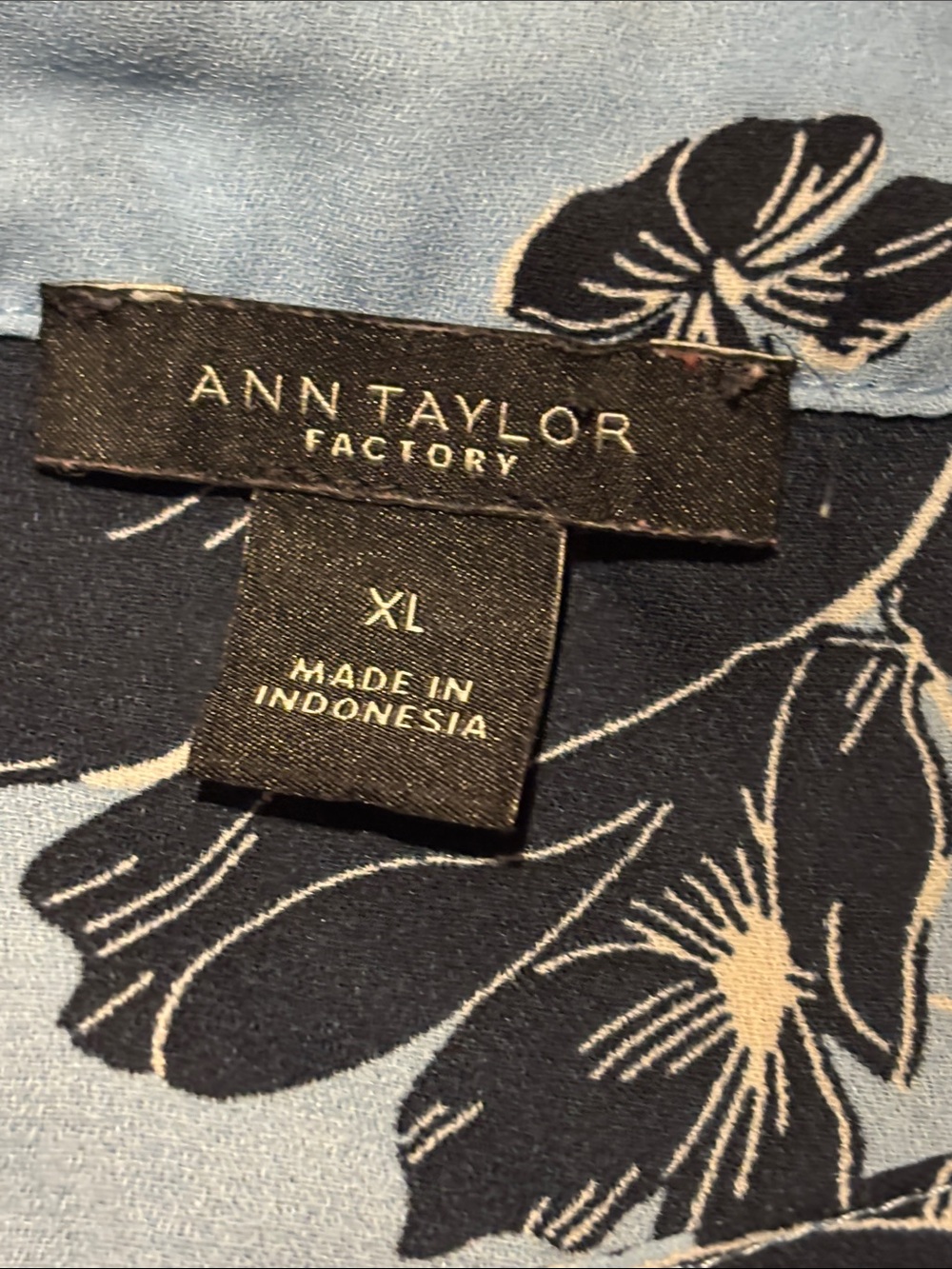 Ann Taylor Women’s Floral Boatneck Top in Light Blue and Black - Picture 6 of 6